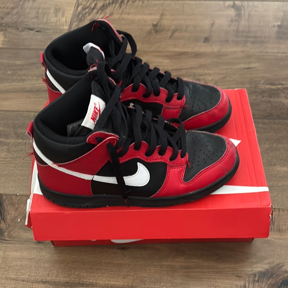Nike Dunk High Grade School Black/White University Red size 5Y